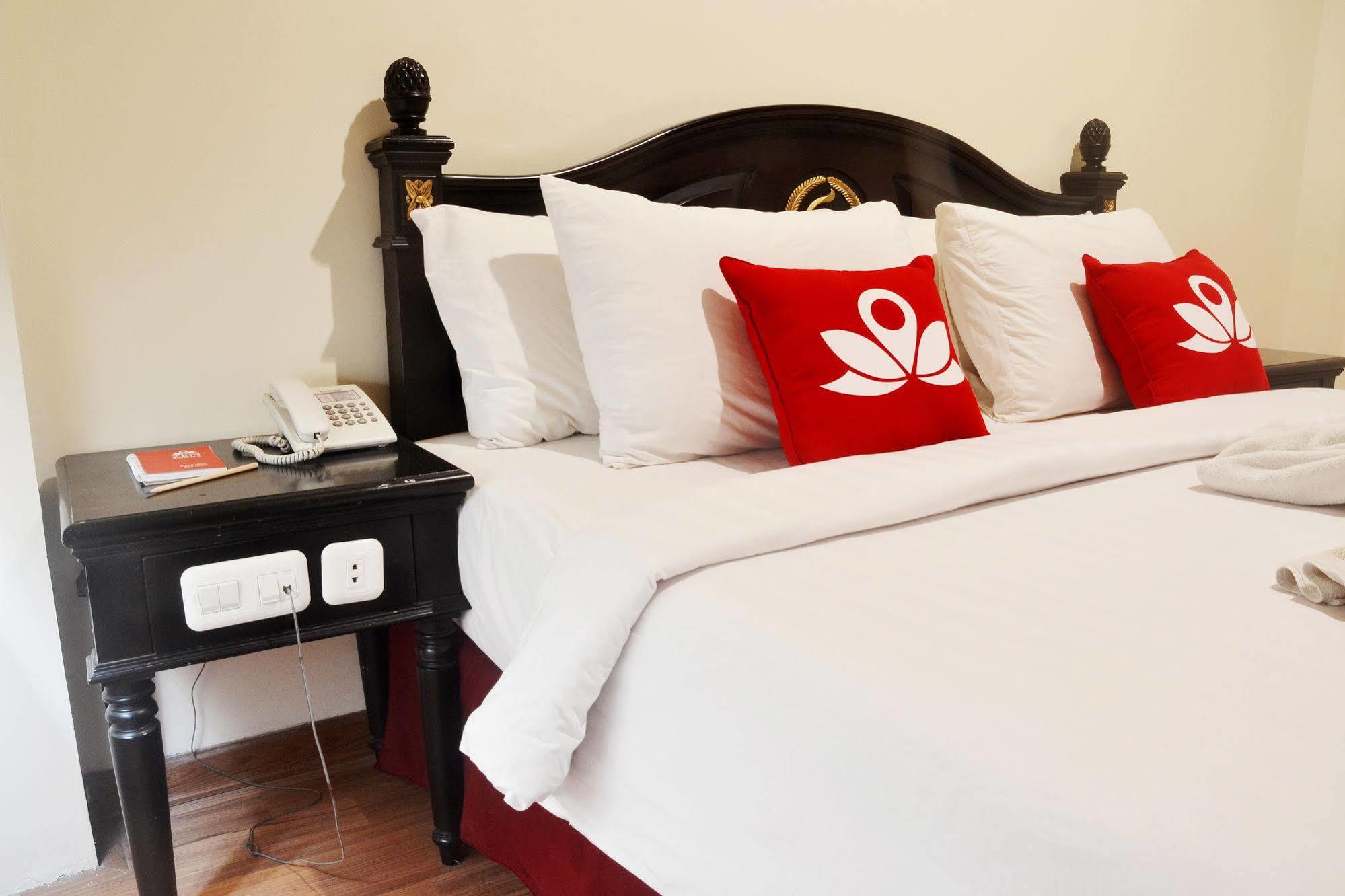 Zen Rooms Sultan Iskandar Muda Surabaya Exterior photo